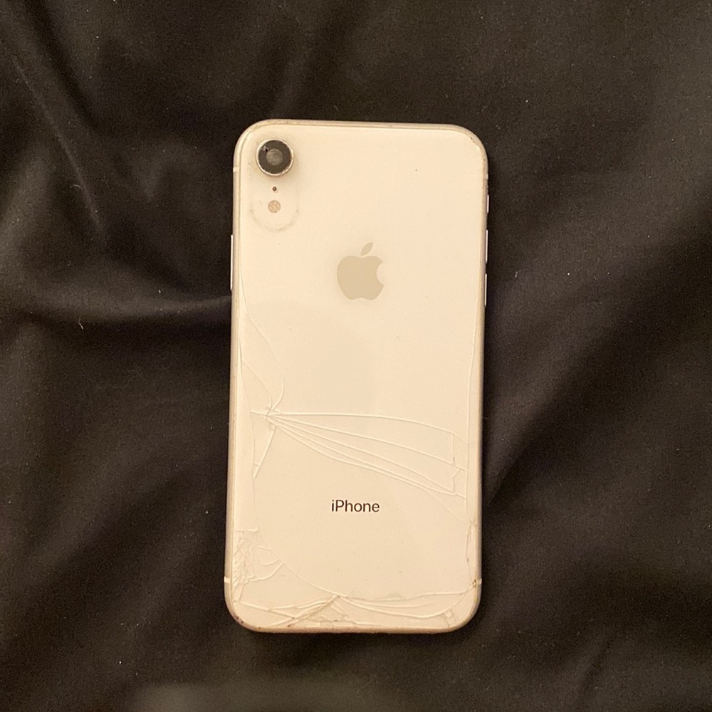 iPhone xr, cracked on the back but works perfect. Carrier is AT&T.